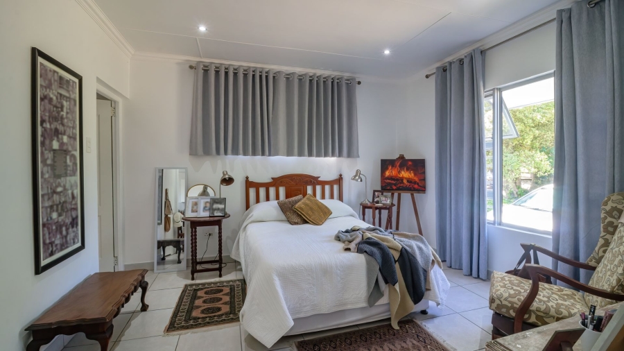 5 Bedroom Property for Sale in Sunrise On Sea Eastern Cape